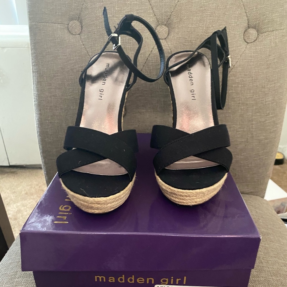 BNIB Madden Girl Black Espadrille Wedges 8